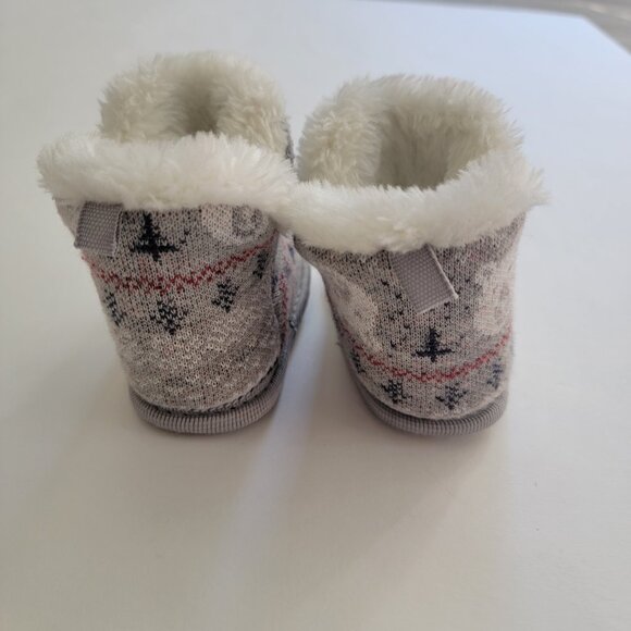Knit booties faux sherpa, 5" outside sole length, great condition - Picture 10 of 13